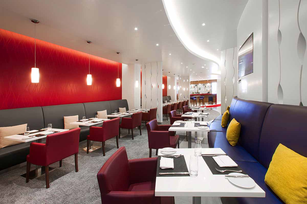 エアセルビア　プレミアムラウンジ　ダイニングエリア