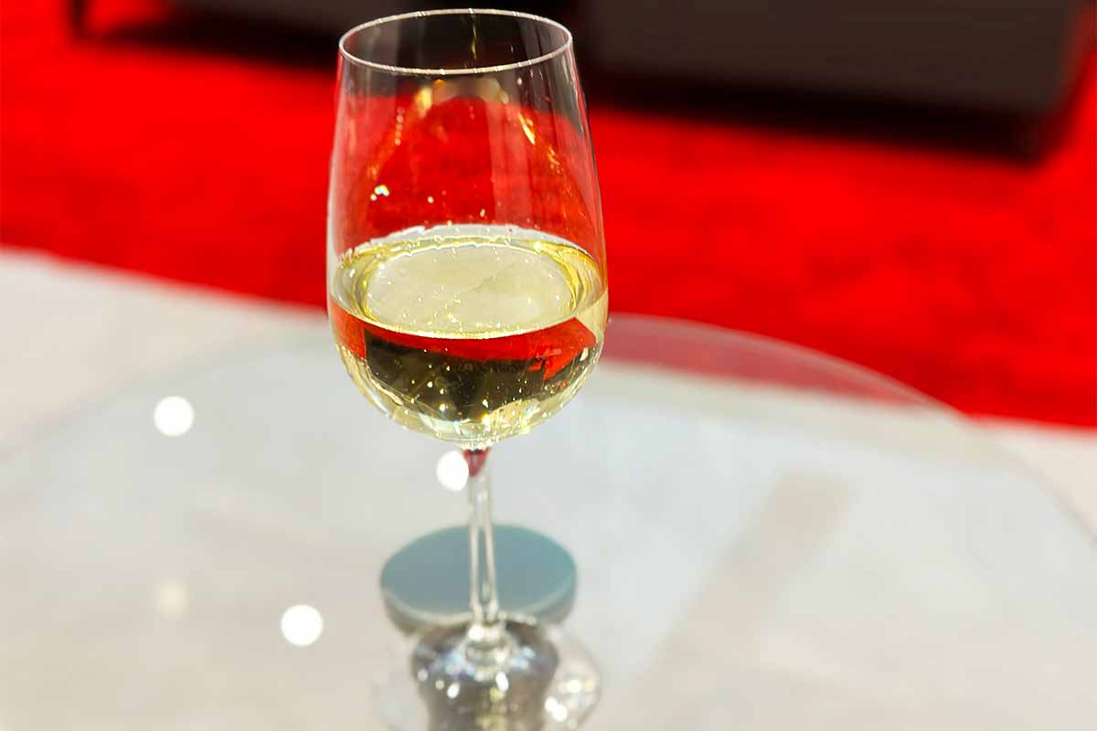 エアセルビア　プレミアムラウンジ　ワイン