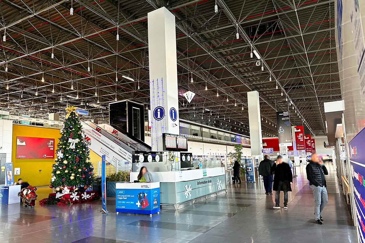 スコピエ空港　到着フロア