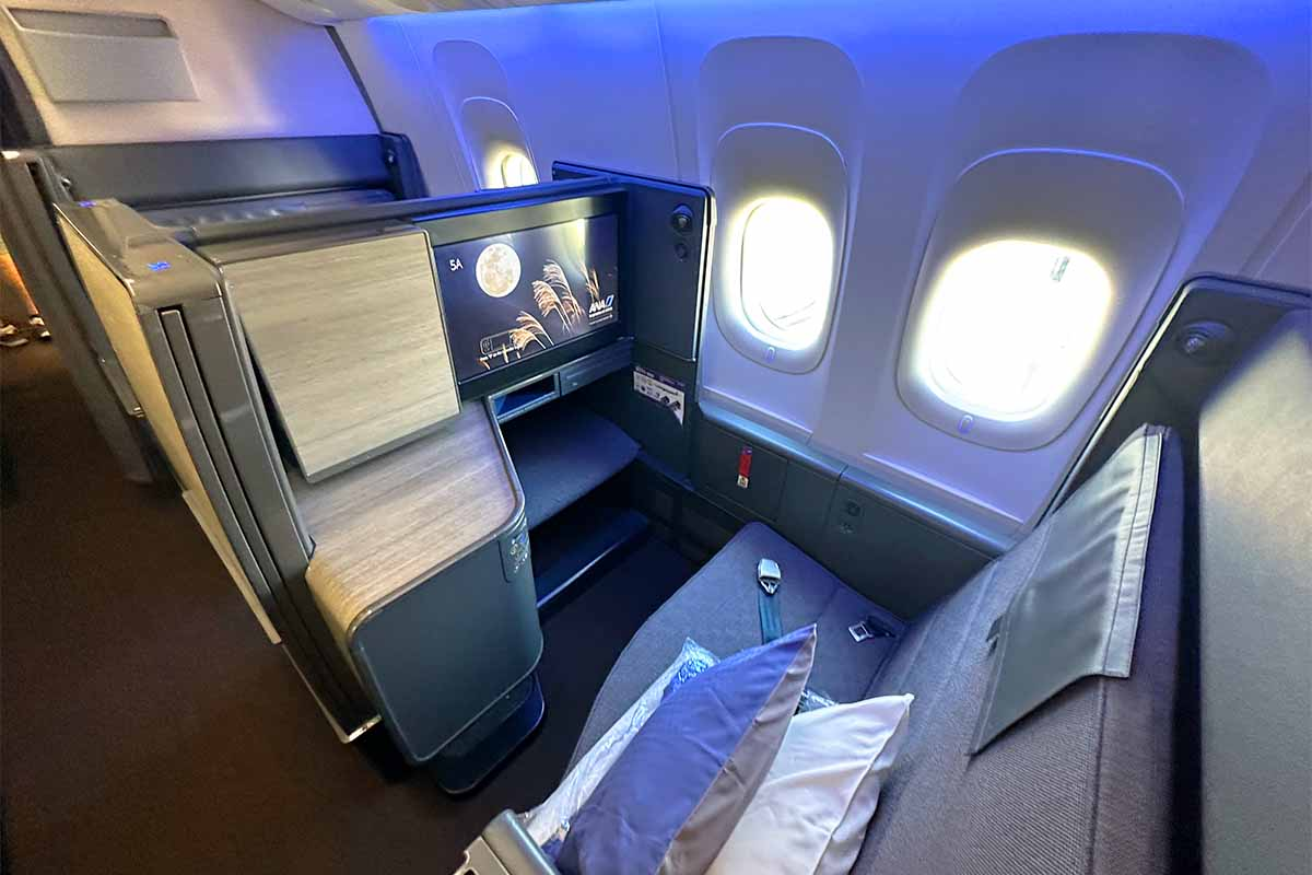 ANA トートバッグ　B777ファーストクラスシート生地利用 全日空商事、ファーストクラスのシート生地を使った「座椅子