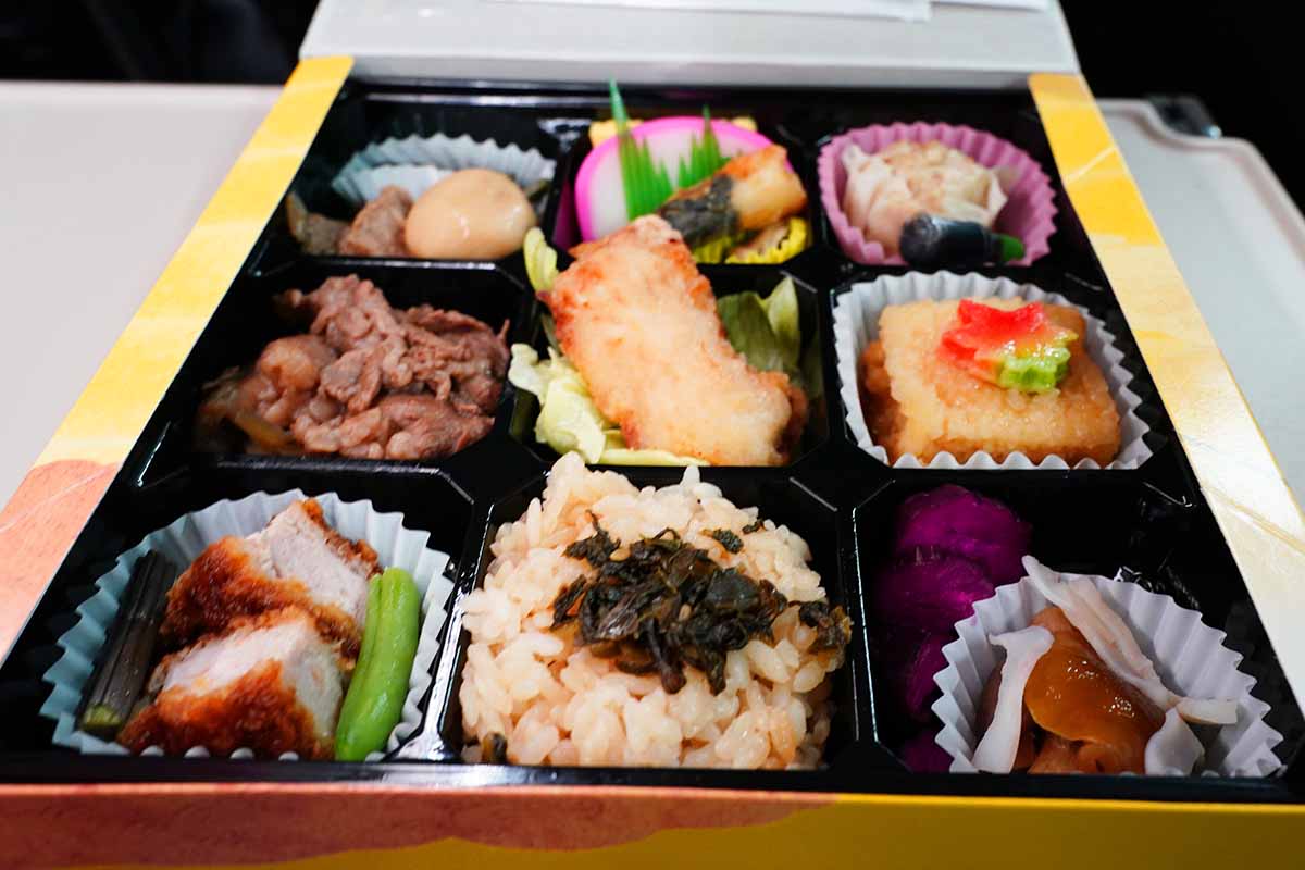 おつまみ弁当　中身