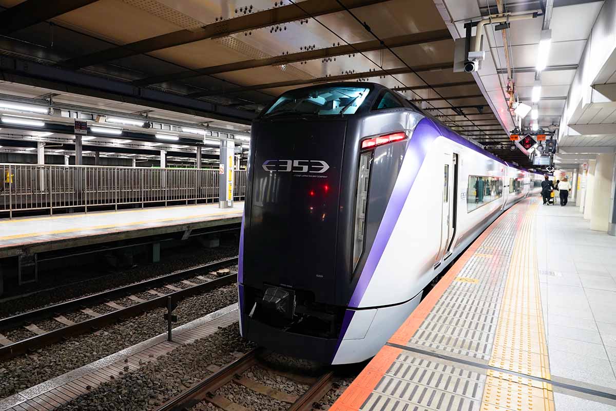 あずさ46号新宿行き グリーン車 乗車記 - 弾丸トラベルは怖くない!