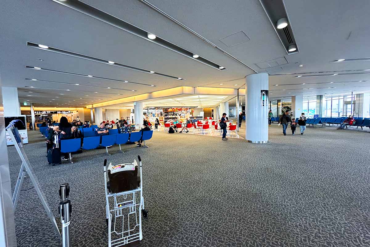 成田空港国際線出発ゲート