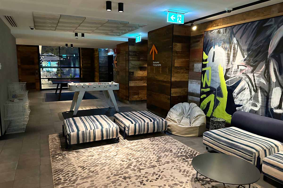 aloft perth lobby lounge