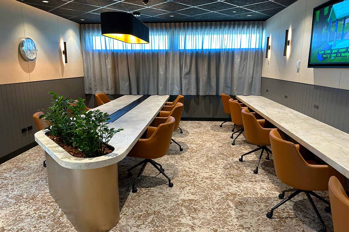Aspire lounge Desk area