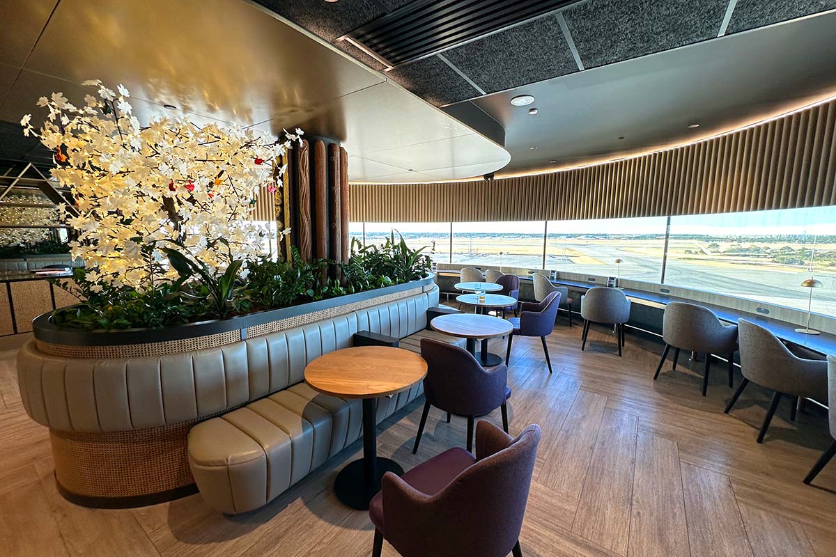 Aspire Lounge runway view Area