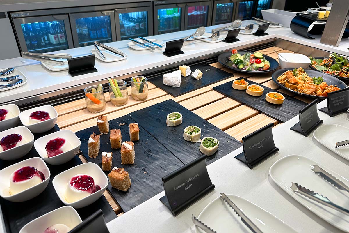 パース空港　ニュージーランド航空　ラウンジ　食べ物