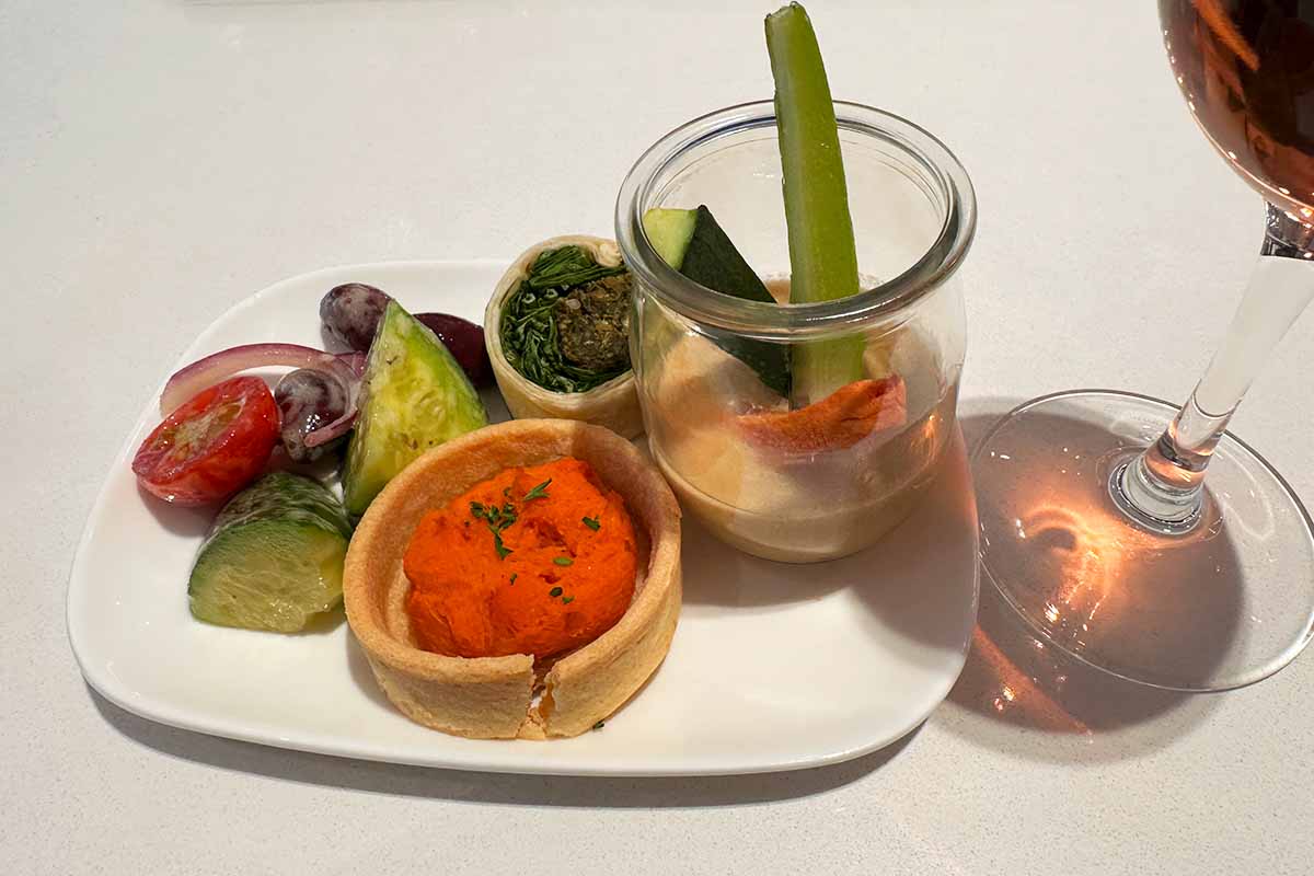 パース空港　ニュージーランド航空　ラウンジ　食事