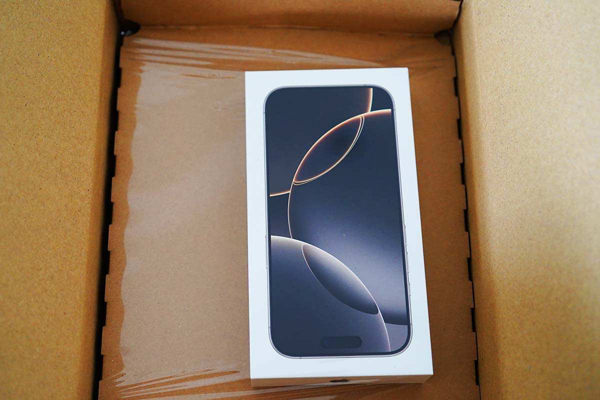 iPhone16 Pro がやってきた! 開封の儀 - 弾丸トラベルは怖くない!