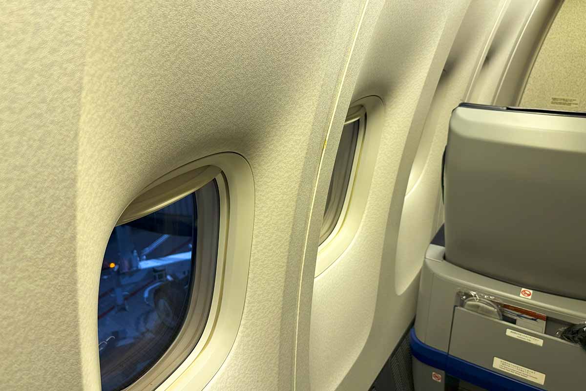 ANAプレミアムクラス搭乗記 ひたすら国内線を飛び続けるB777-200