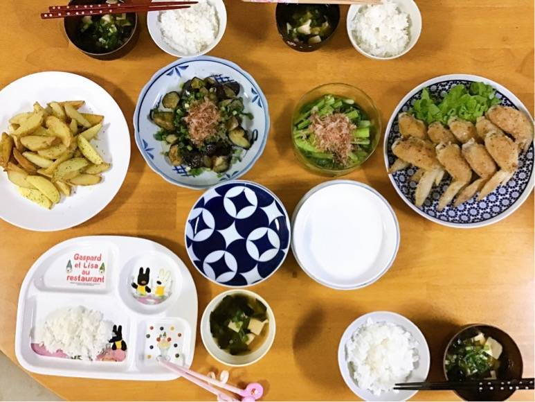 有田焼を使った食卓写真