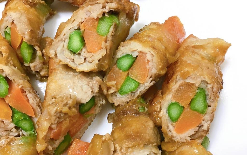 業務スーパーの国産豚バラスライスでアスパラにんじん巻き