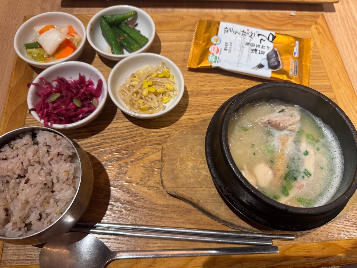 参鶏湯ランチ　ご飯　参鶏湯　パンチャ（副菜）