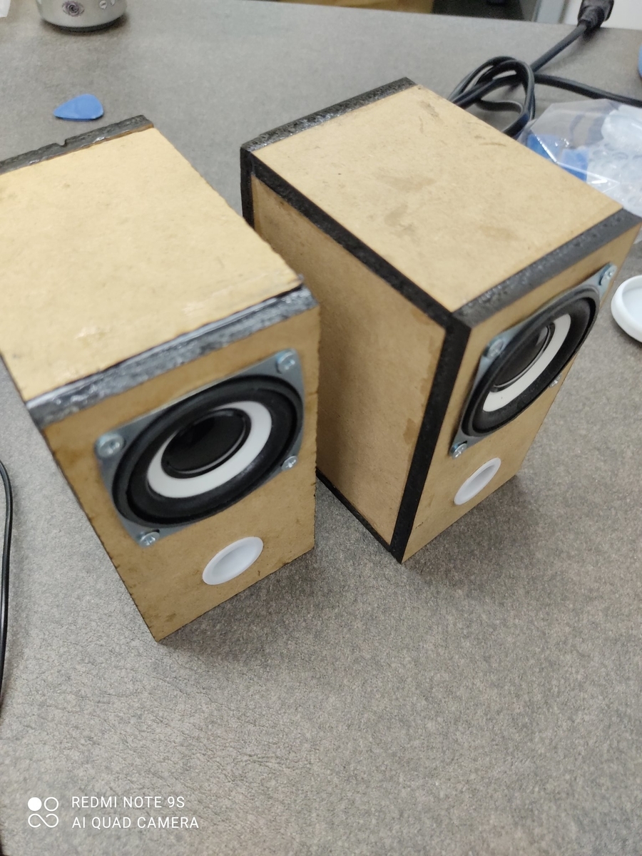 キャンドゥの500円スピーカーのエンクロージャーを作る - 信頼できる発行元