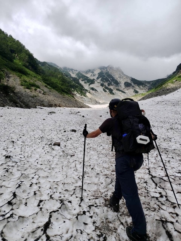 白馬大雪渓を登る