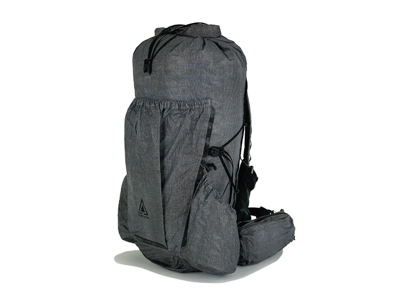 Durston Wapta 30 の正面。フロントポケット、ボトムポケット、ヒップベルトポケット