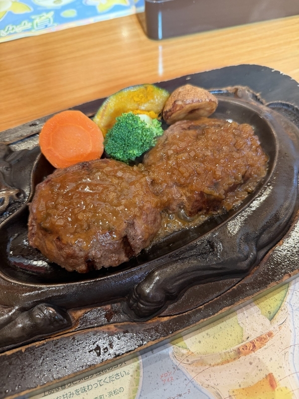鉄板の上のさわやかのハンバーグ