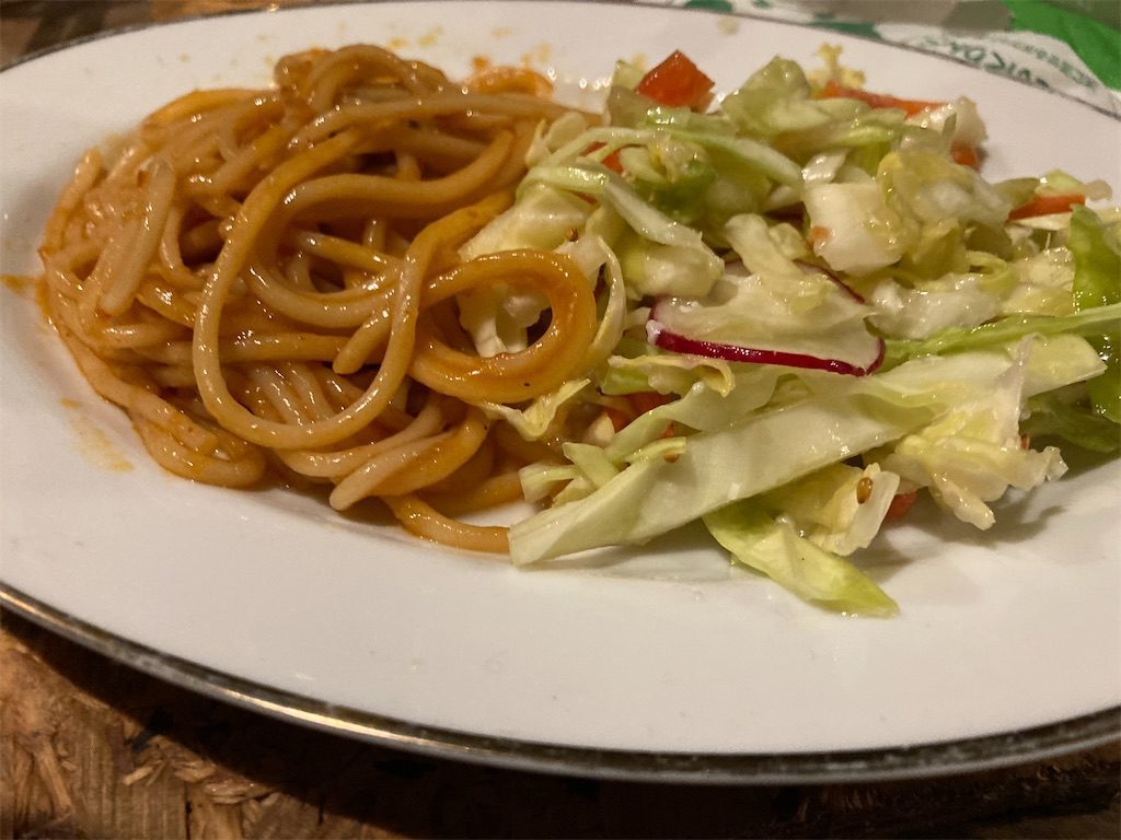 トマトパスタとサラダ