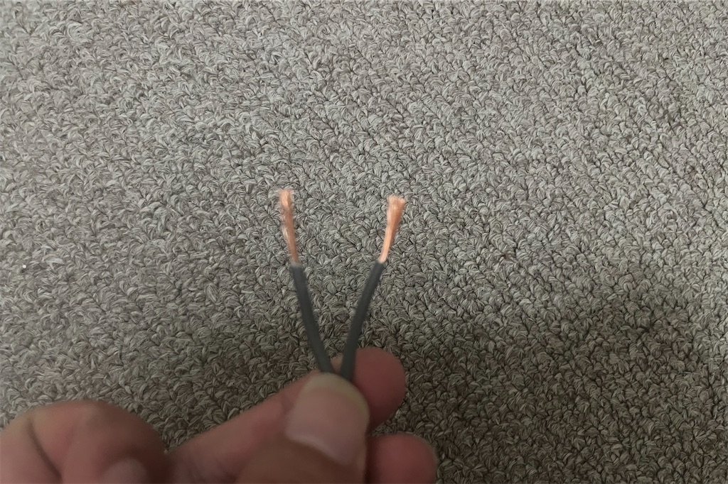 銅線をねじる