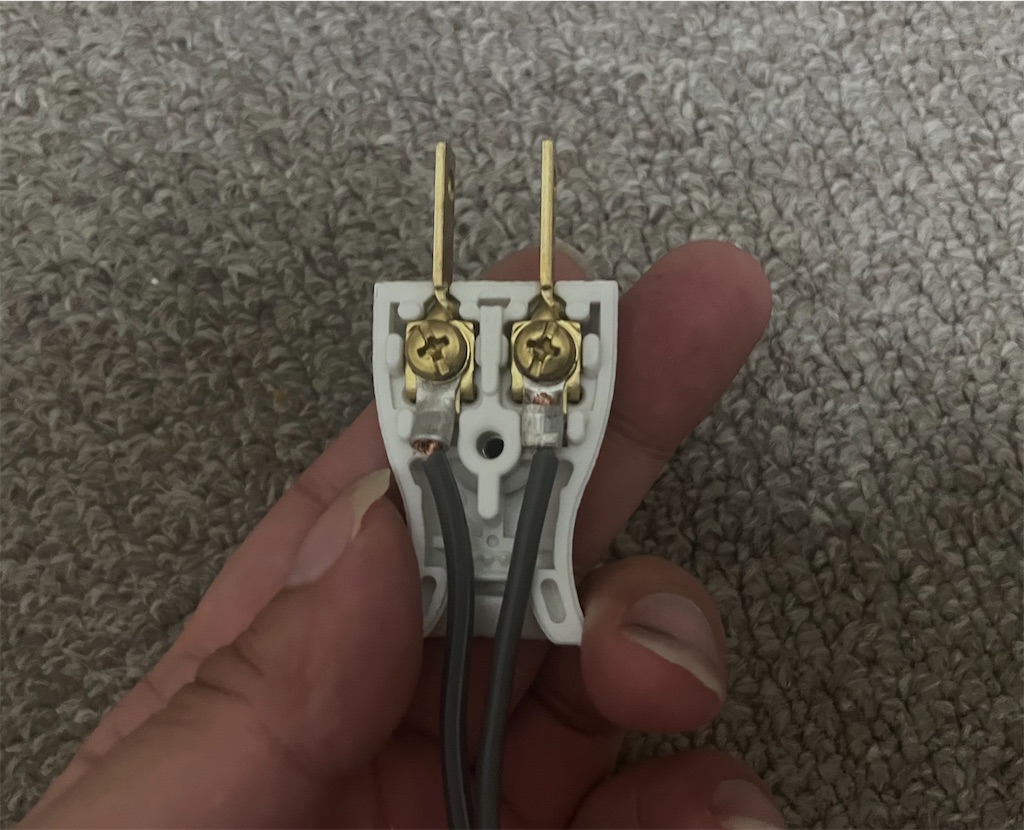 端子を取り付ける