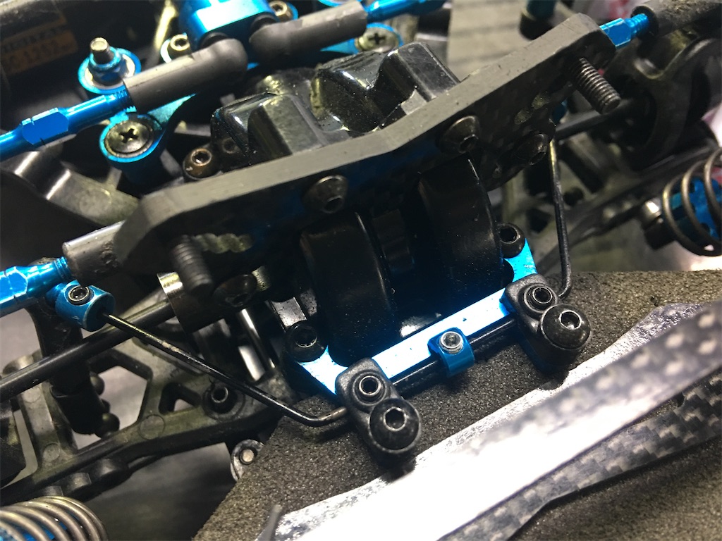 TT02 Type Sのフロントにもスタビを入れてみた。 - 元靴屋のラジ活奮戦記
