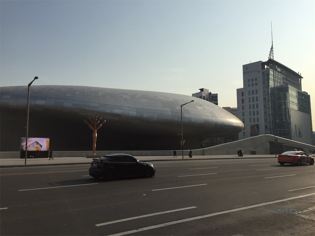 韓国 まるで宇宙船 ソウルの東大門デザインプラザ 世界の街をぶらぶらしたい でんの海外 国内旅行ブログ