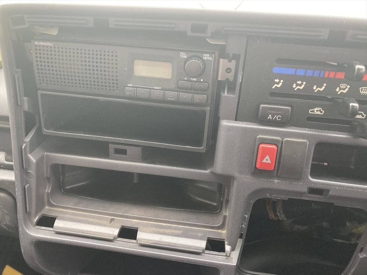 サンバートラックにオーディオ取り付け - 乗ったり直したり