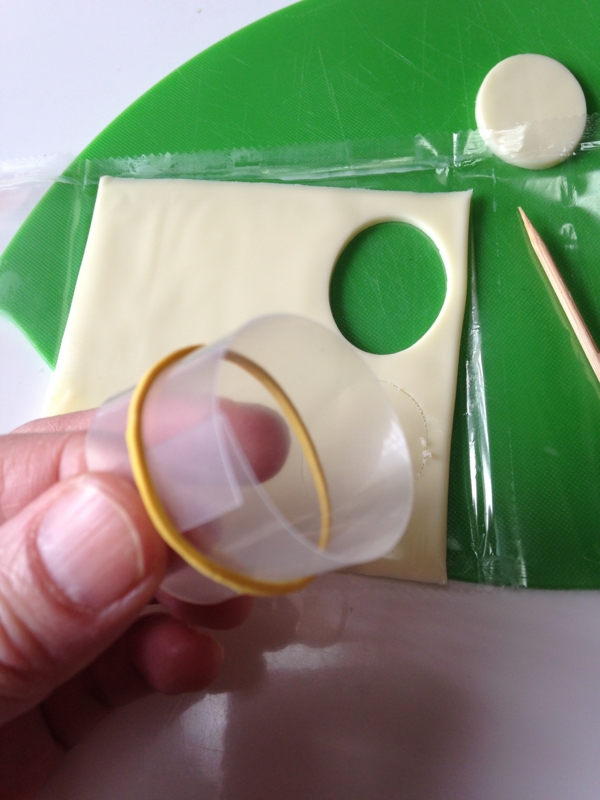 第19回デコ弁教室 千と千尋の神隠しより カオナシ のお弁当 ストローで簡単飾り人参 いっちい先生のデコ弁 キャラ弁教室