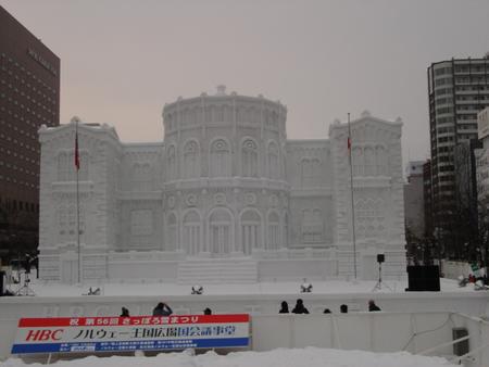 ノルウェーの国会議事堂の雪像