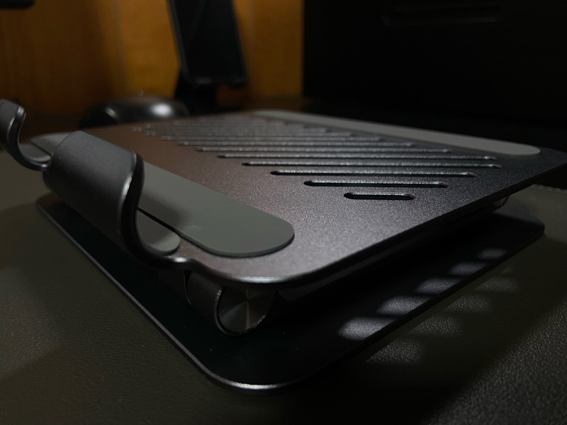 UGREENのタブレットスタンドは決して完璧とは言えないが、実用的で 