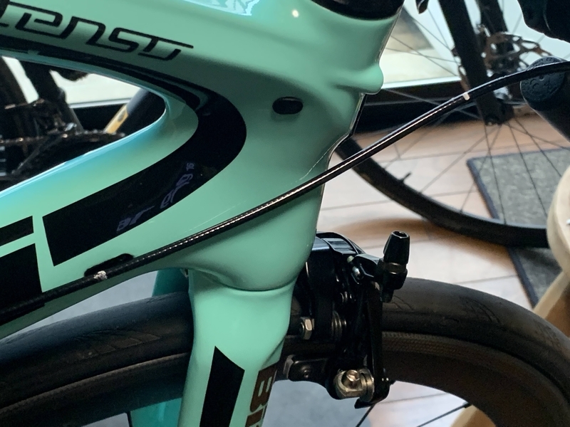 Bianchi Intenso ロードバイクのオーバーホール - 組み付け -ニッセンケーブル