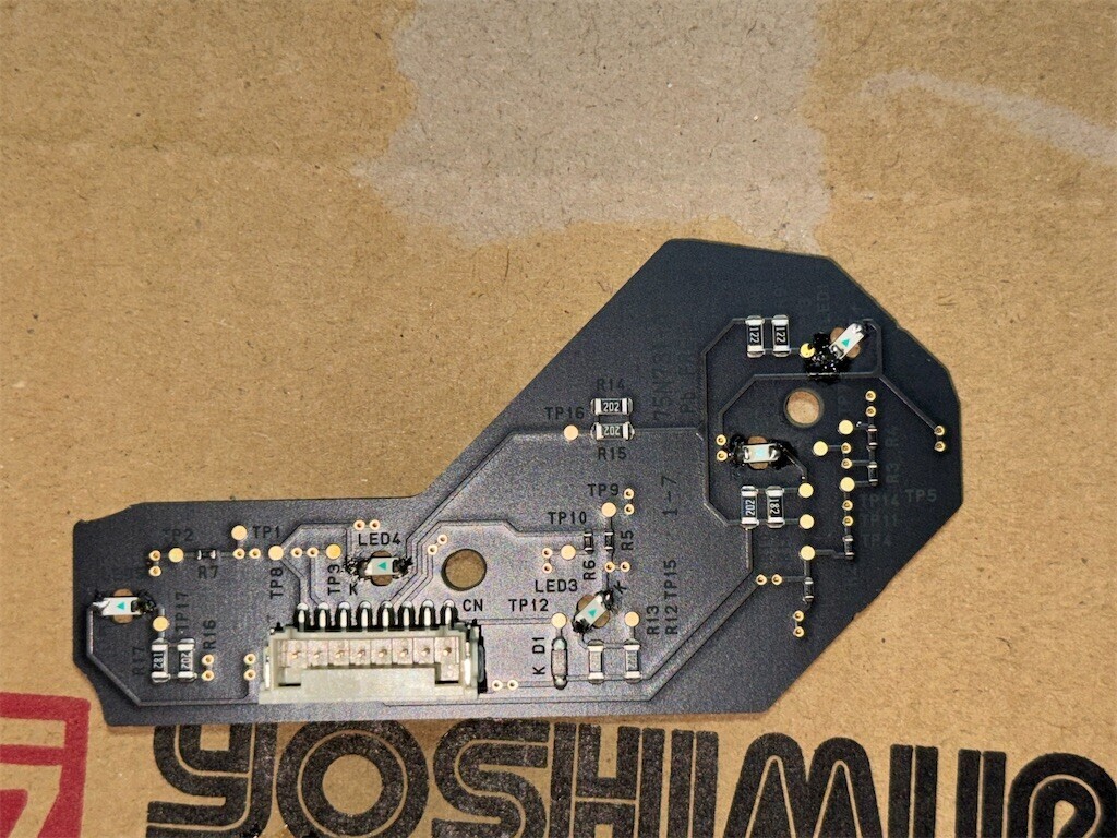 ハイエース ステアリングスイッチのLED打ち替えと交換