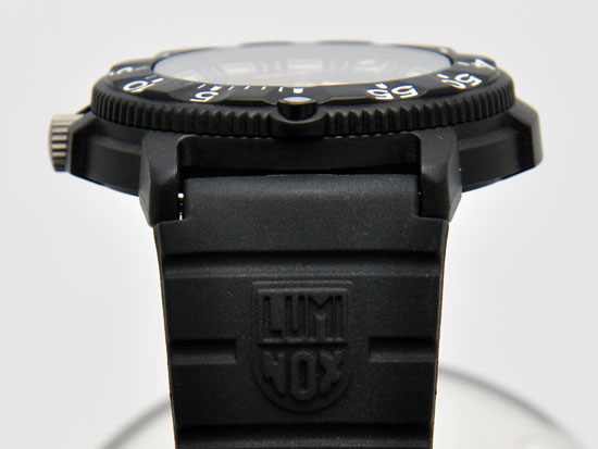 暗い場所で便利な腕時計：Luminox 3001RH - 播磨の山々