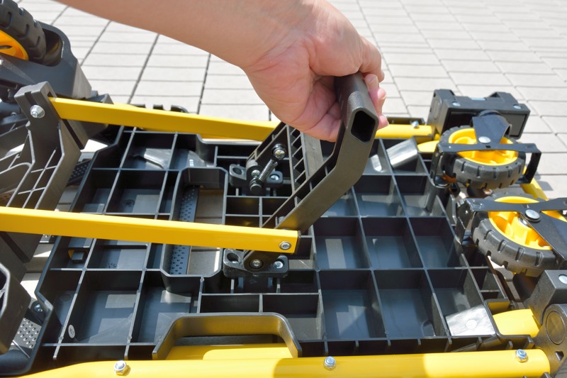 二輪にも四輪にもなる台車：STANLEY 折りたたみ式2Wayハンドトラック