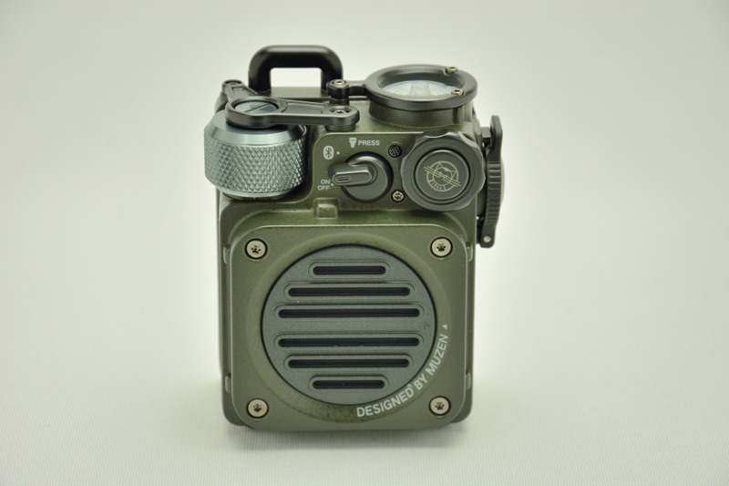 アウトドアにぴったりなポータブルスピーカー：ミューゼン