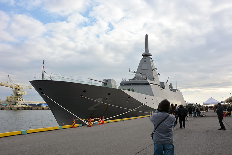 護衛艦くまの（FFM-2）一般公開＠四日市港 - 播磨の山々