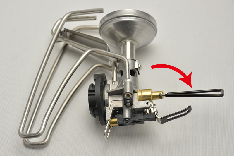 カセットガスが使える山歩き用の軽量ガスストーブ：SOTOトライ