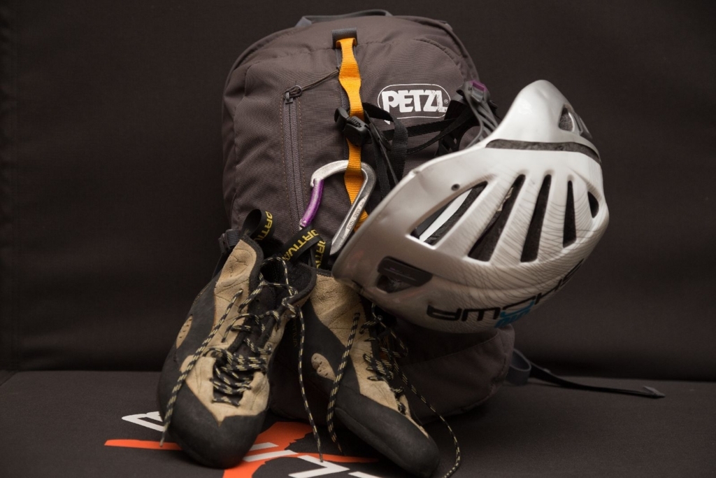 PETZL - ペツル バグ BUG バックパック PETZL 登山 クライミング 高所作業 レスキュー バグ】 ペツルのワンデイクライミング用バッグ - のぼるひと