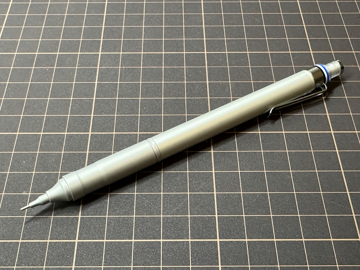 モノグラフファイン：スタンダードなデザインと機能性