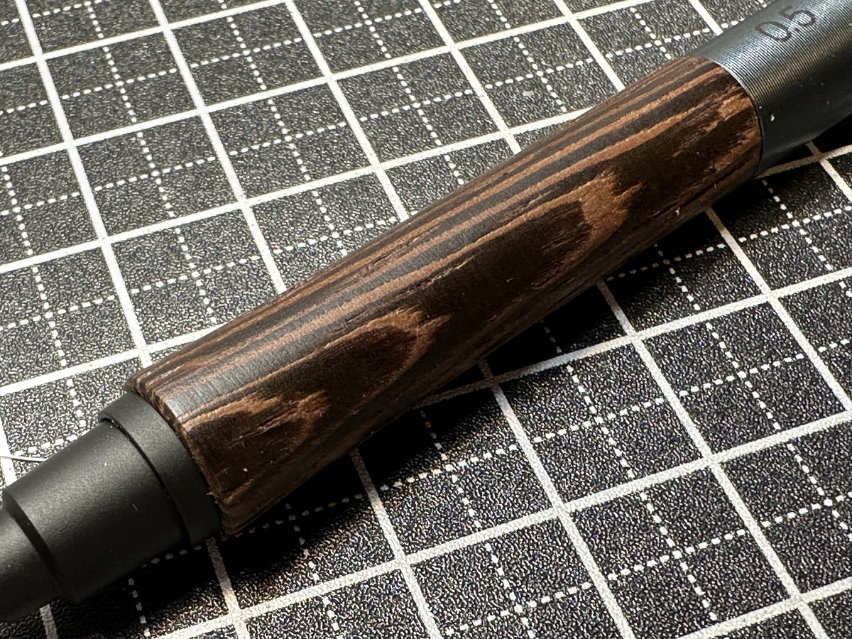 クルトガウッドのグリップの材質について - ステーショナリー研究室日報