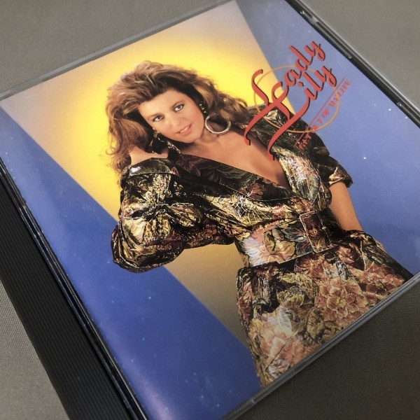 アーティスト：Lady Lily