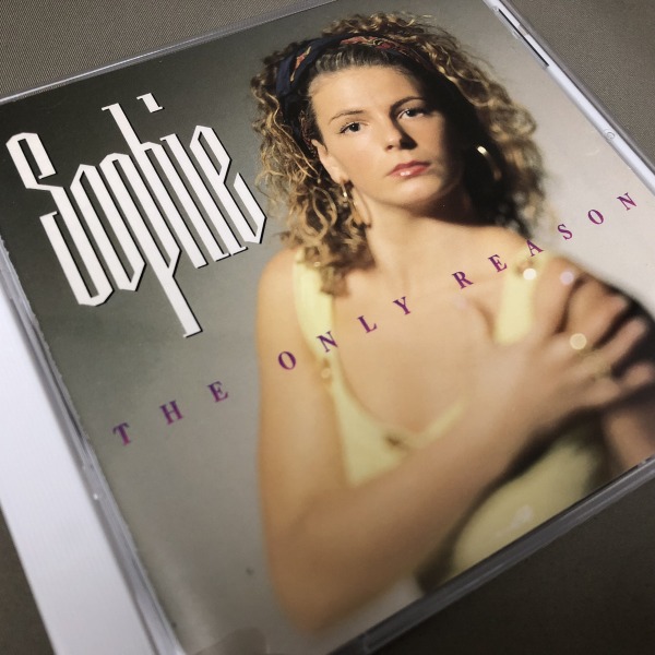 曲名：Tell Me Why／Sophie