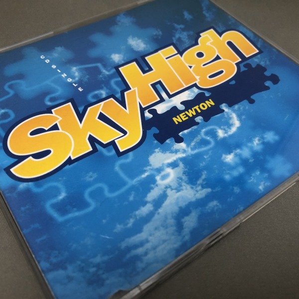 曲名：Sky High／Newton