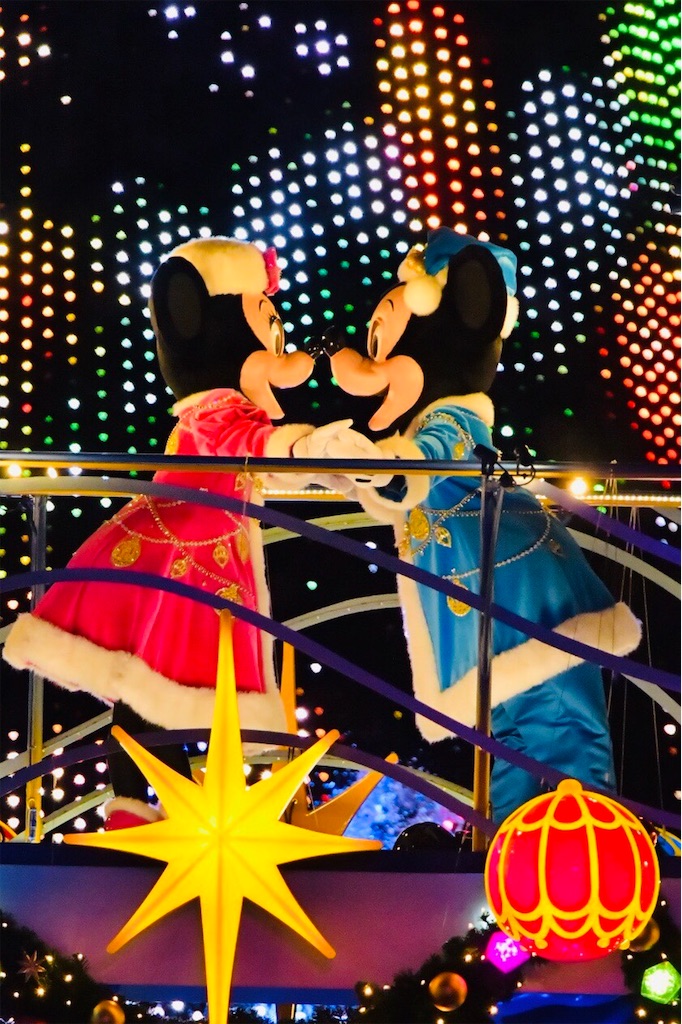 カラー オブ クリスマス2018 見どころは 鑑賞場所は 時間は アフターグロウも感動 Disney Resort Aoi Mama