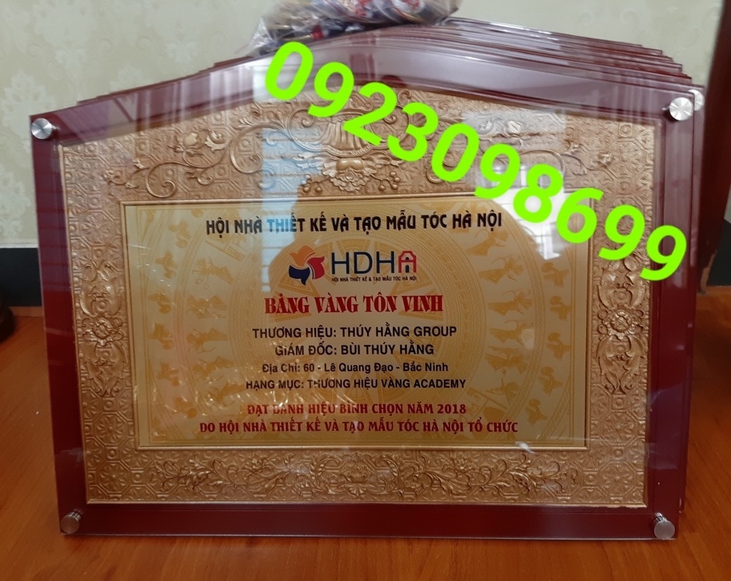 nhận cung cấp bảng vinh danh, làm bằng chứng nhận, kỹ chương gỗ đồng, quà tặng vinh danh 20190313173047