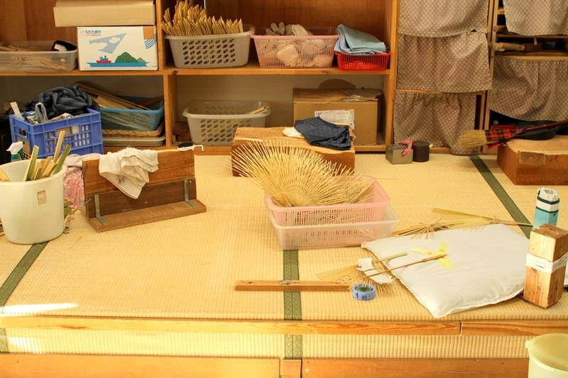 丸亀城観光案内所うちわ作り