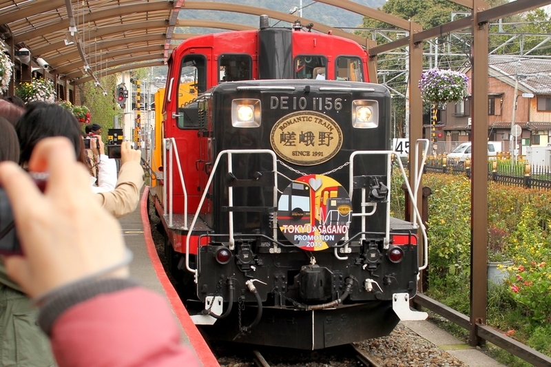 【京都・嵐山＆亀岡】嵯峨野トロッコ列車で保津峡の桜を眺める