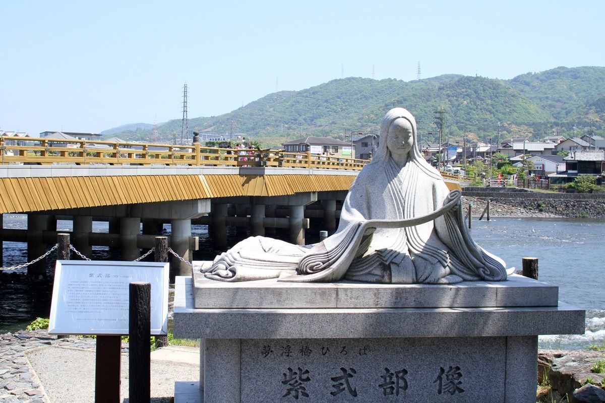 【京都・宇治】平等院の藤棚を眺める！藤の見頃は4月下旬