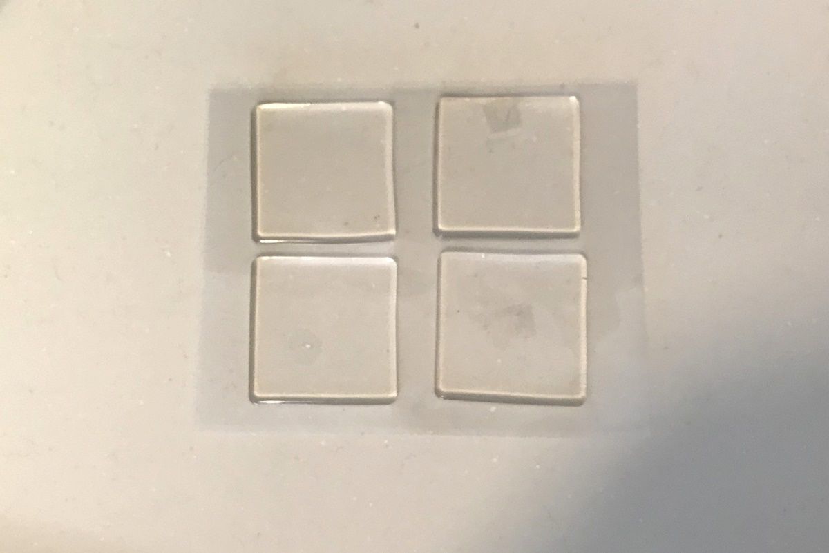 ルンバのホームベースを100円ショップの耐震マット(耐震ジェル)で固定