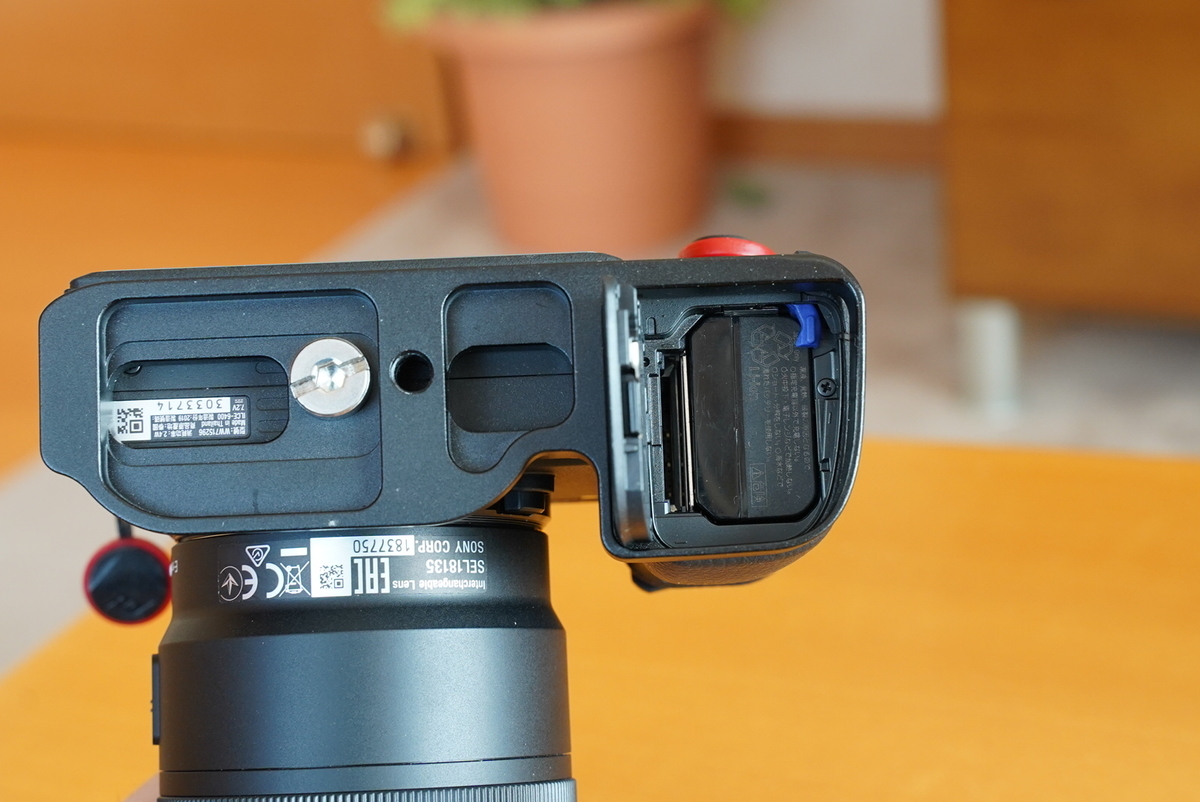 α6400にL型プレート(L型ブラケット)を装着！グリップ力UPで持ちやすく